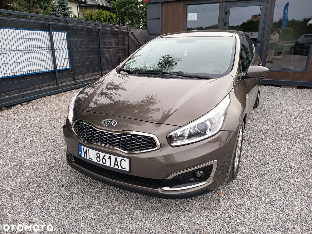 Kia Ceed 1.6 GDI Dream Team Edition - 1