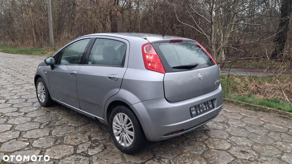 Na części Fiat Grande Punto (199) silnik 1.3 MJTD 16V 90 KM 199A3000 MultiJet lakier 595/A skrzynia maska drzwi klapa szyba fotel kanapa lusterko lampa deska GWARANCJA !!! Przód Tył Zestaw Komplet Drzwi Klapa Zderzak Błotnik Maska Grill Atrapa Szyba Pas Lampa Lusterko Boczki Fotel Kanapa Kokpit Deska Rozdzielcza Przełącznik Włącznik Sterownik Przewody Wiązka Instalacja Moduł Komputer Czujnik Listwa Pompa Alternator Wtryski Głowica Rozrusznik Kompresor Sprzęgło Dwumas Silnik  Skrzynia ABS Klimatyzacji Paliwa Wspomagania Kolektor Turbina Przepustnica Zawór Chłodnica Koło Hak Belka Sanki Zawieszenie Mcpherson Półoś Amortyzator Wydech Tłumik Zacisk Most - 4