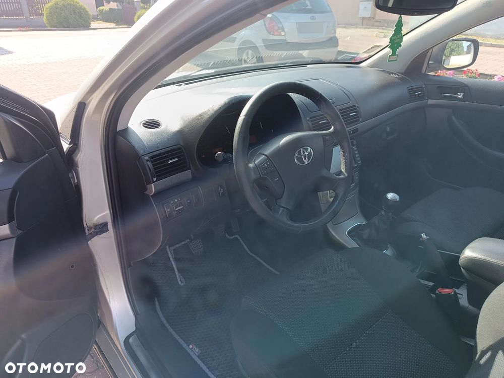 Toyota Avensis 2.2 D-4D Prestige - 4