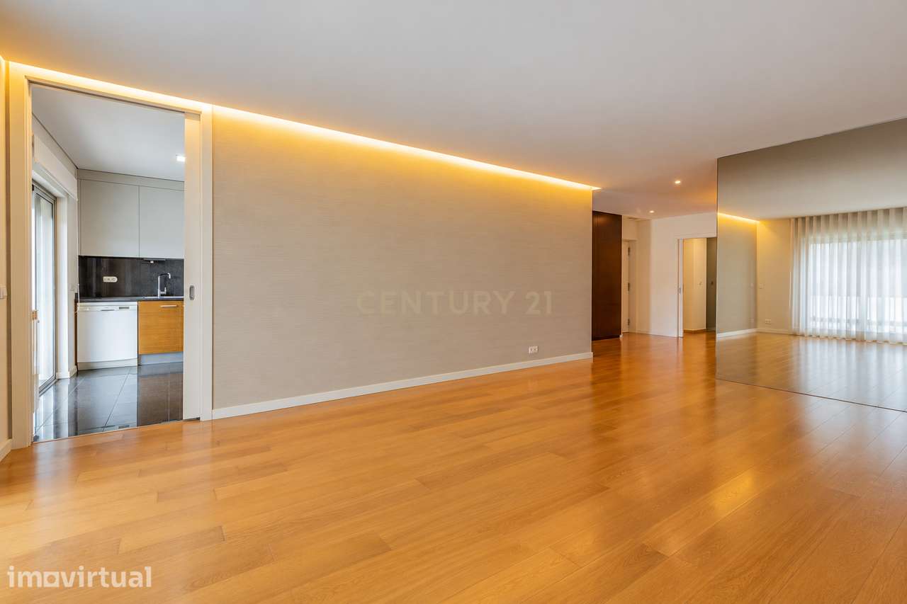 Apartamento T3 | 210 m² | Garagem fechada para 2 viaturas | Fraião, Br - Grande imagem: 3/31