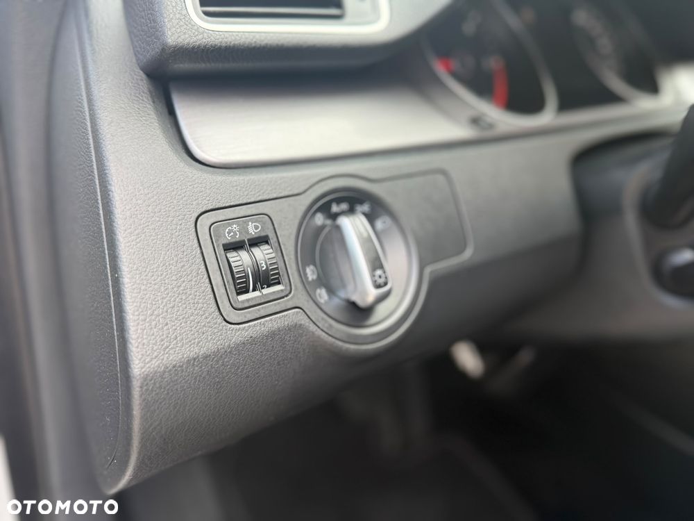 Volkswagen Passat - 19