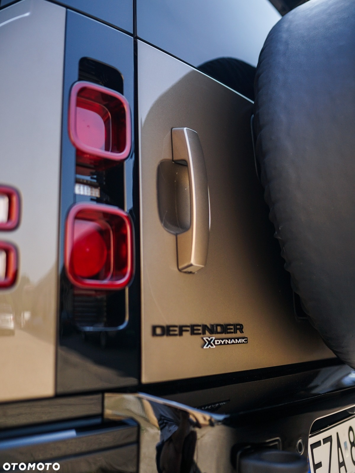Land Rover Defender 110 3.0 D200 mHEV - 10