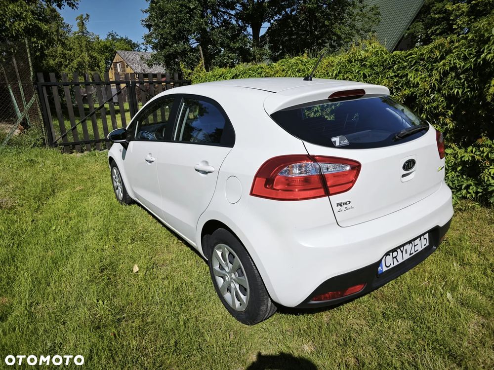 Kia Rio 1.2 Dream Team Edition - 6