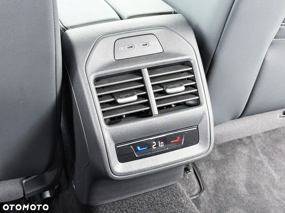 Volkswagen Passat Variant 2.0 TDI EVO Elegance DSG - 30