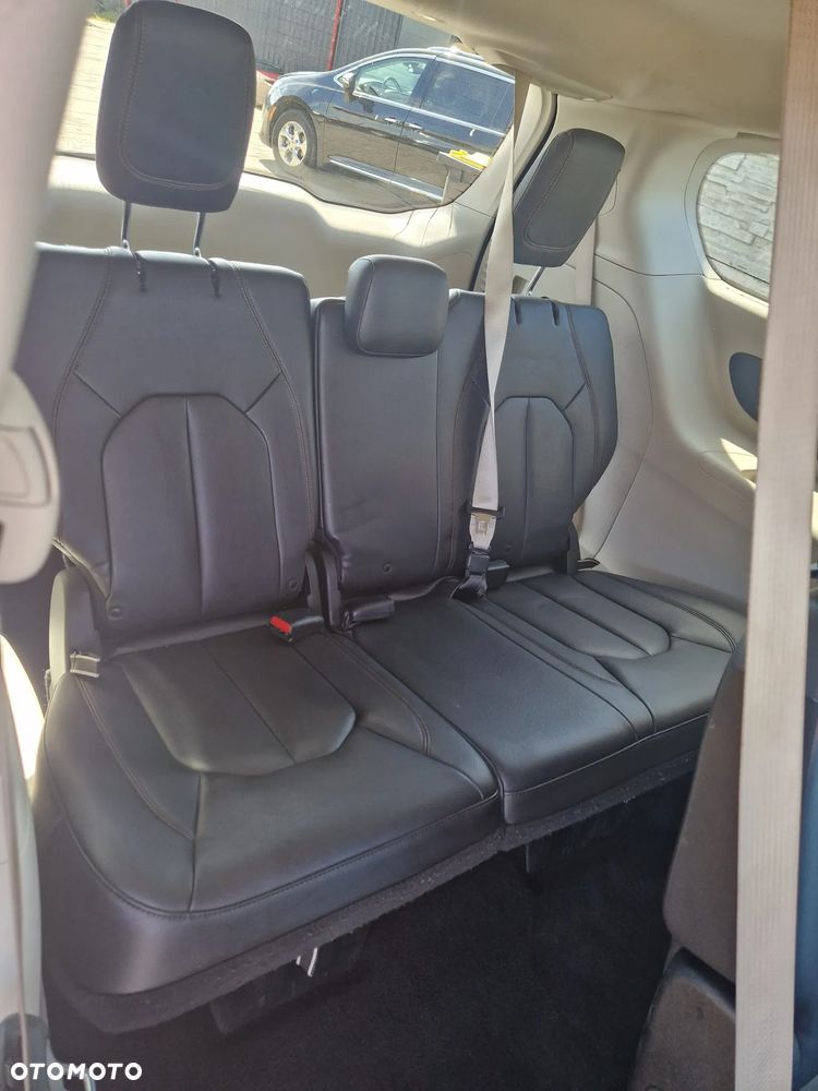 Chrysler Pacifica - 20