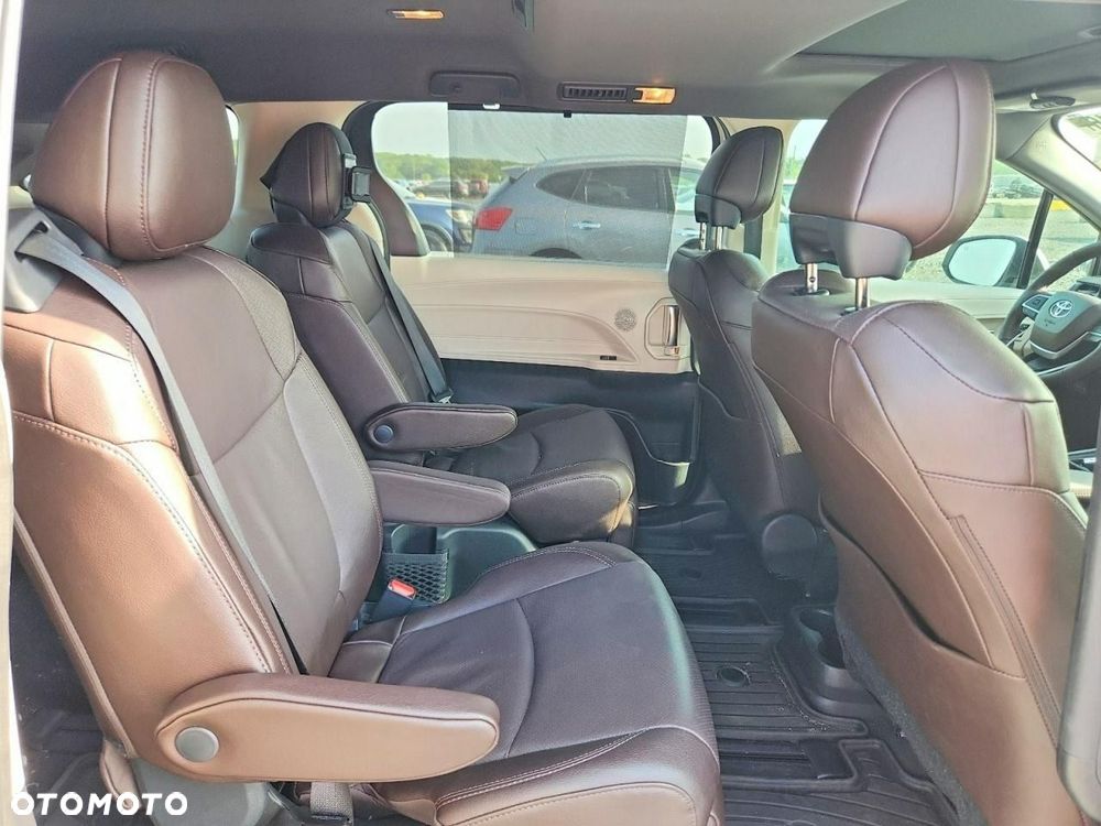Toyota Sienna 2024