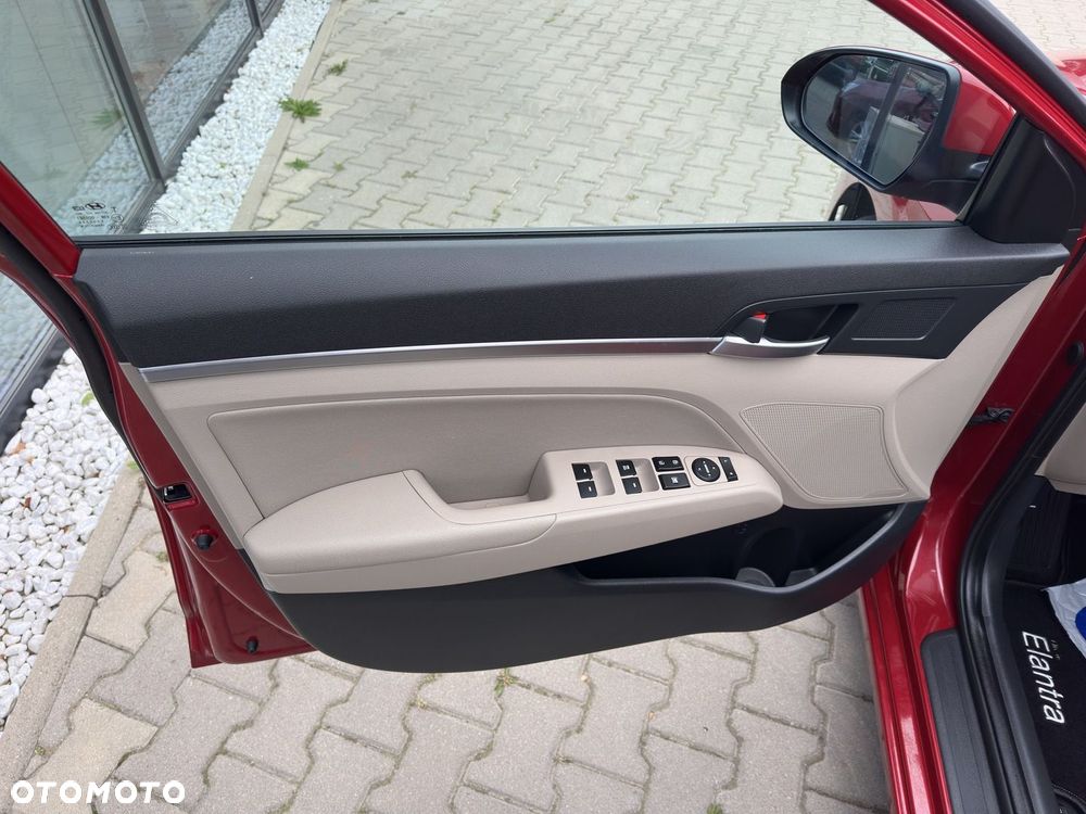 Hyundai Elantra 1.6 Comfort - 20
