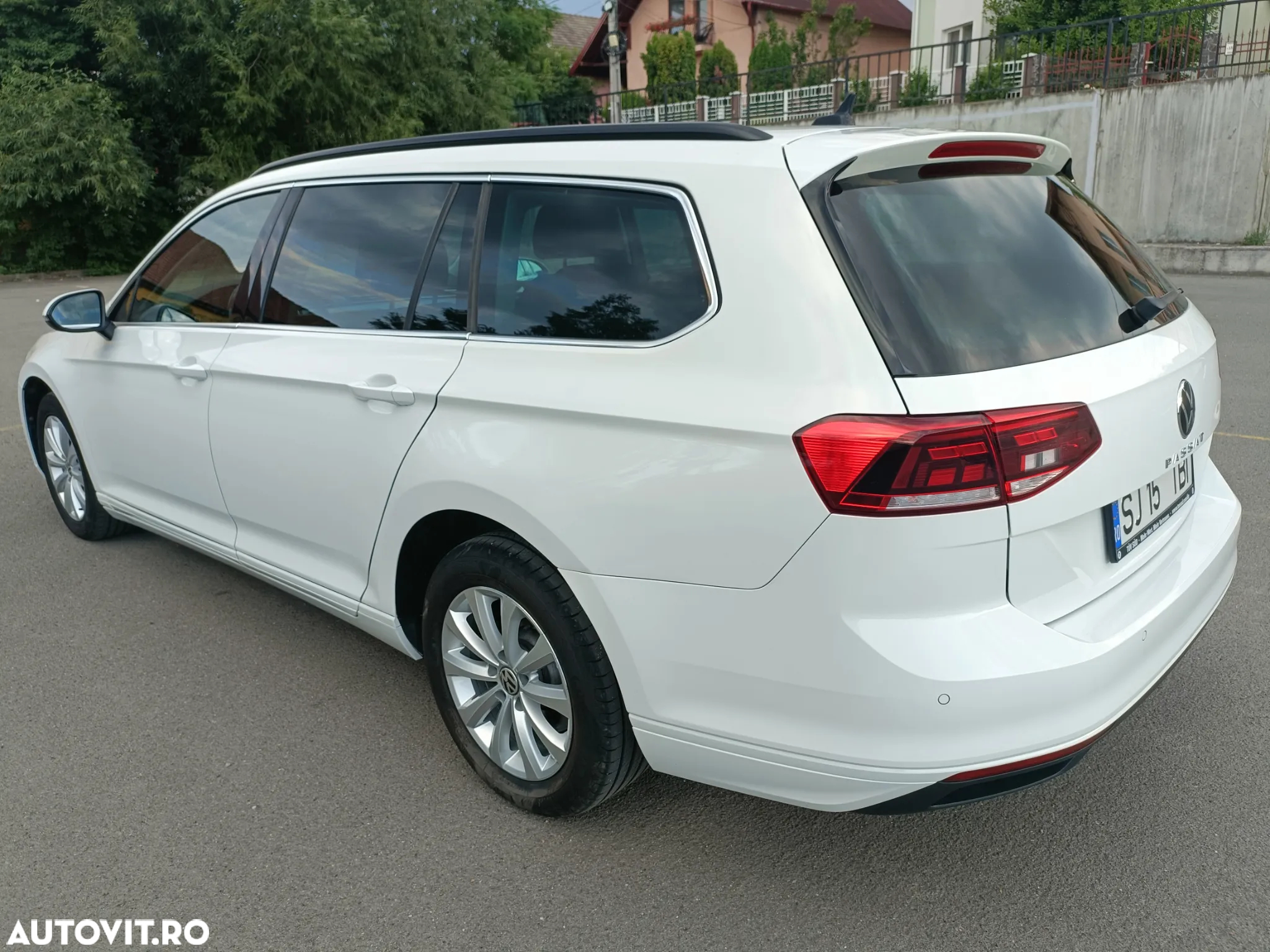 Volkswagen Passat Variant 2.0 TDI SCR DSG Business - 3