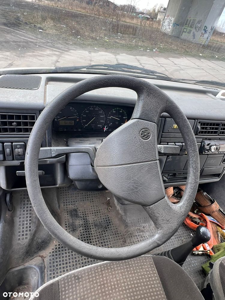 Volkswagen Transporter T4, rocznik 1995, wersja z długą skrzynią 2,9 m x 1,85 m, kabina 3-osobowa. - 9