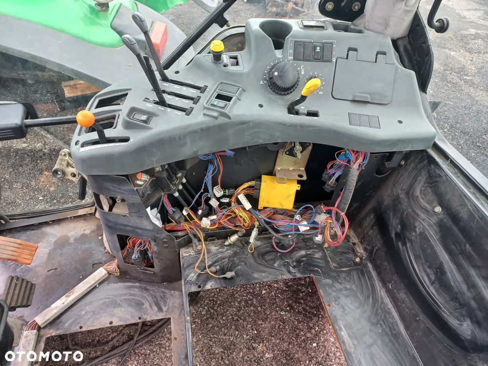 Kabina MCcormick,case, drzwi ,plastiki,środek,tapicerka,licznik,sterowniki,komputery,XTX130,TTX230,MX120,MC115,X70.80 ,MTX165,170,190,140 - 4