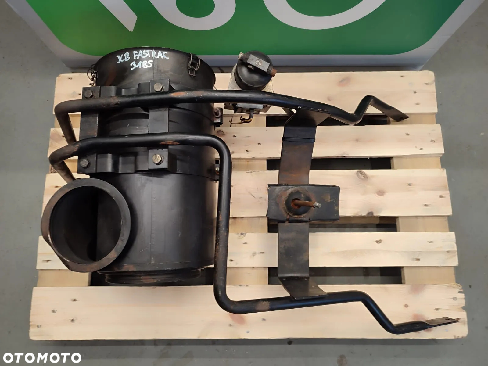 Obudowa filtra powietrza stelaż JCB Fastrac 3185 - 3