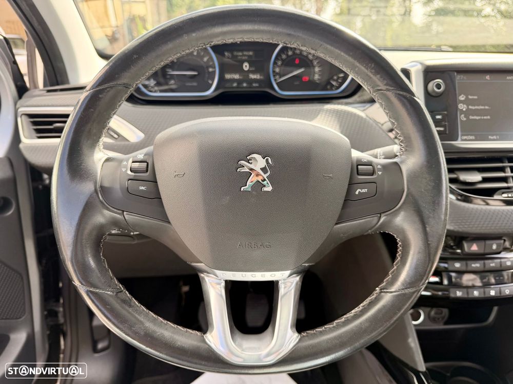 Peugeot 2008 1.2 PureTech Allure Pack - 32