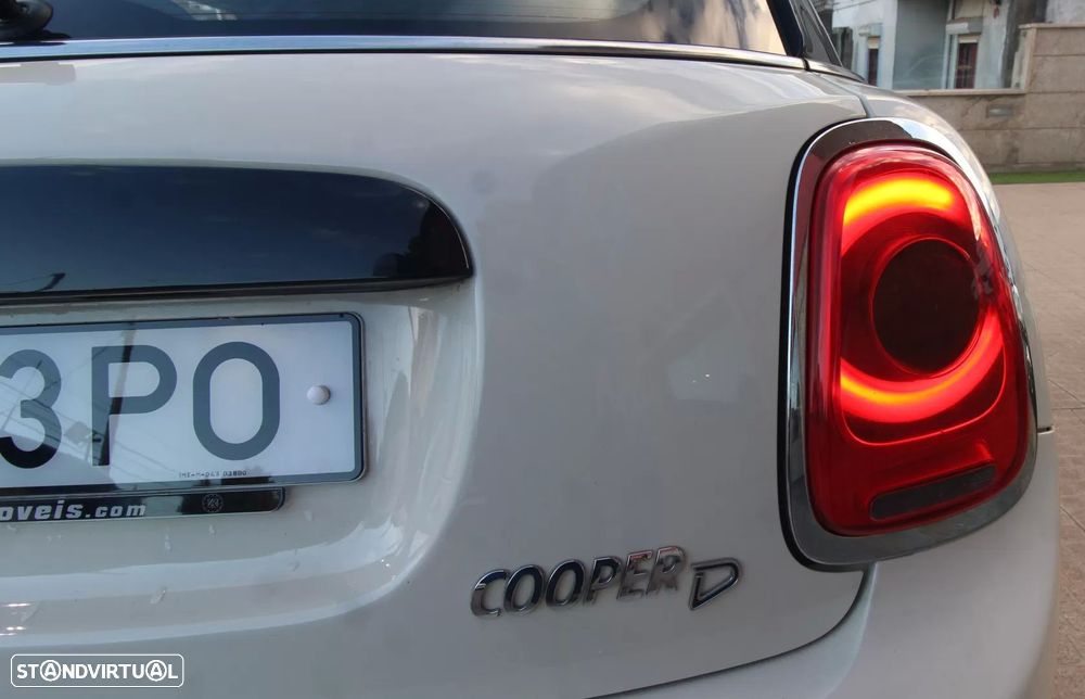 MINI 5 Portas Cooper D Auto - 28
