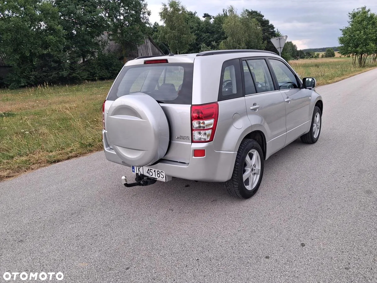 Suzuki Grand Vitara 2.0 Comfort + - 13