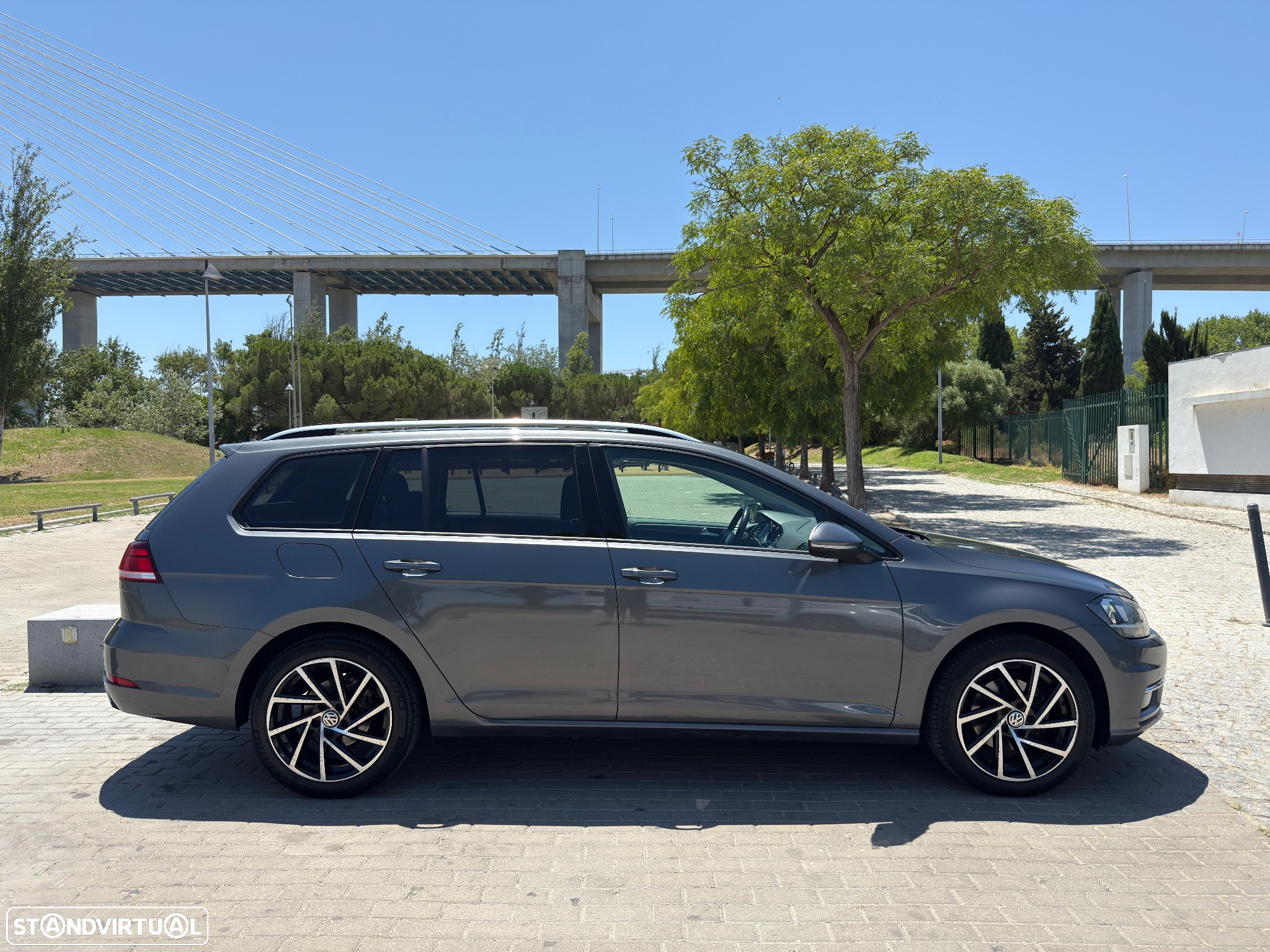 VW Golf Variant 1.6 TDi Confortline DSG - 4
