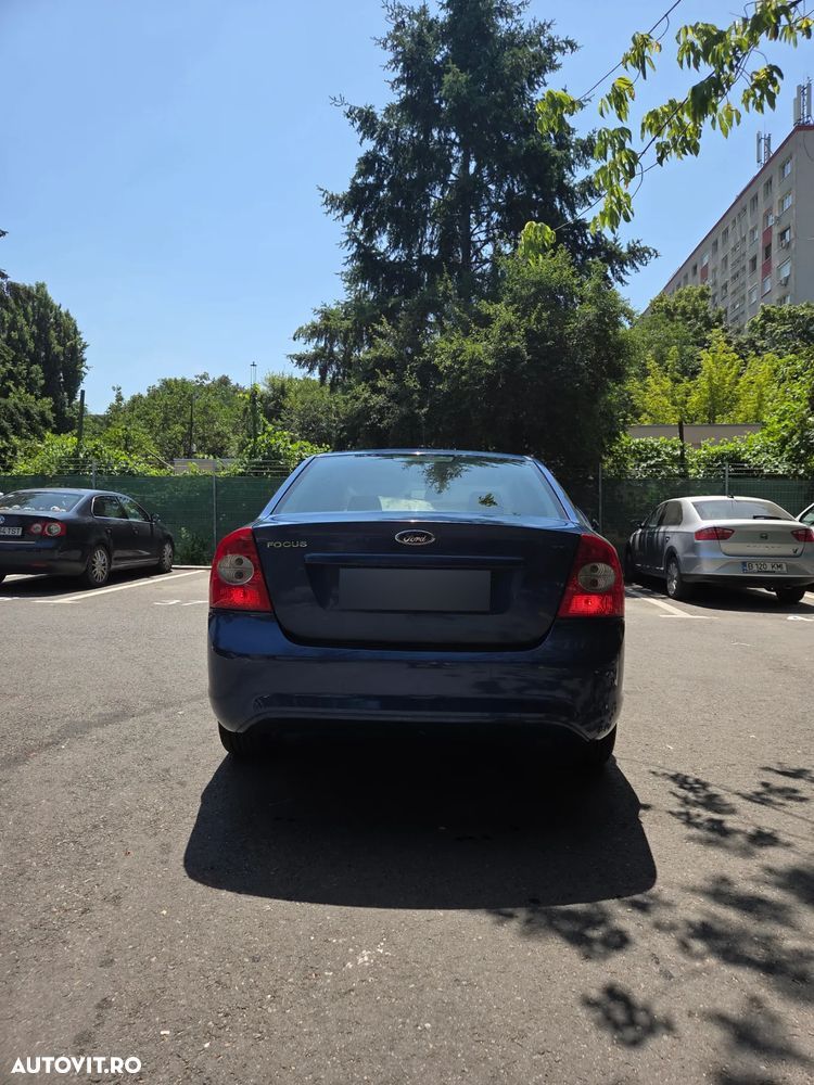Ford Focus 1.6i Trend - 1