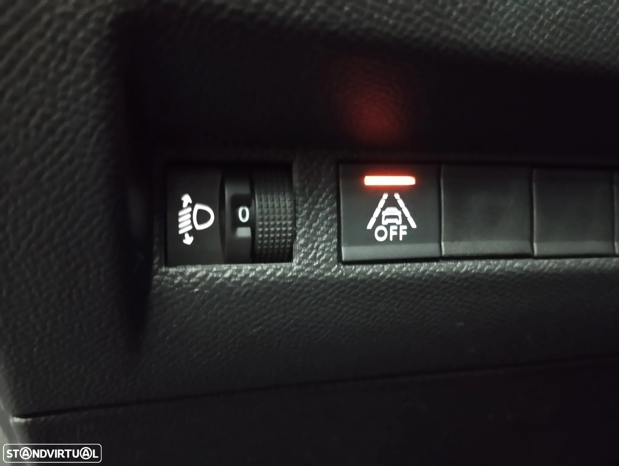 Peugeot 208 1.2 PureTech Active Pack - 17