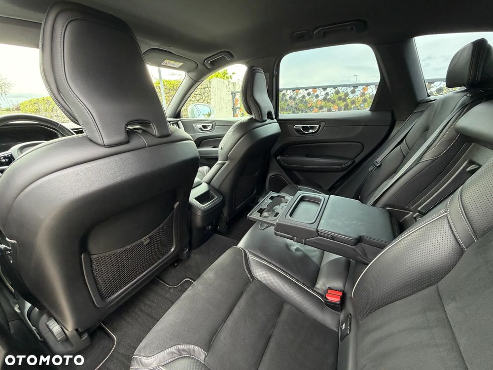 Volvo XC 60 D4 R-Design - 4
