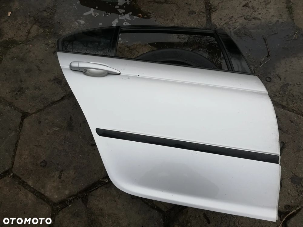 BMW E46 LIFT DRZWI TYLNE PRAWE TITANSILBER - 1