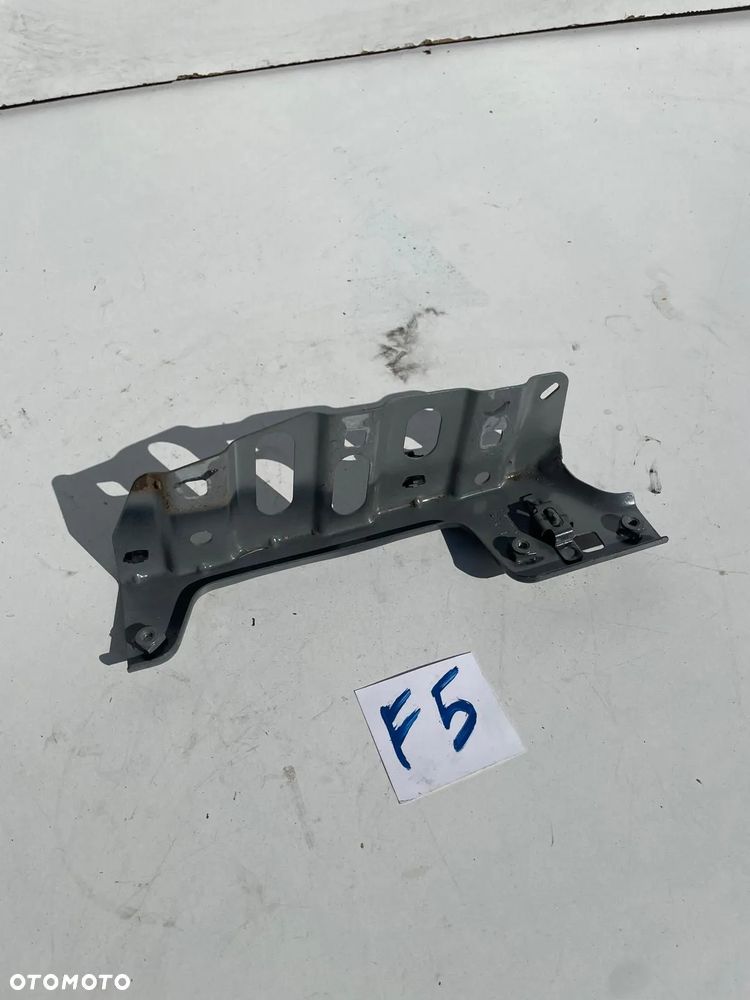 Renault Clio V 5 wspornik mocowanie błotnika prawe prawy przód 641C03632R