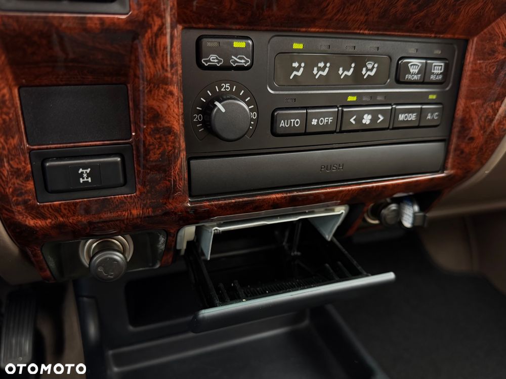 Toyota Land Cruiser - 22