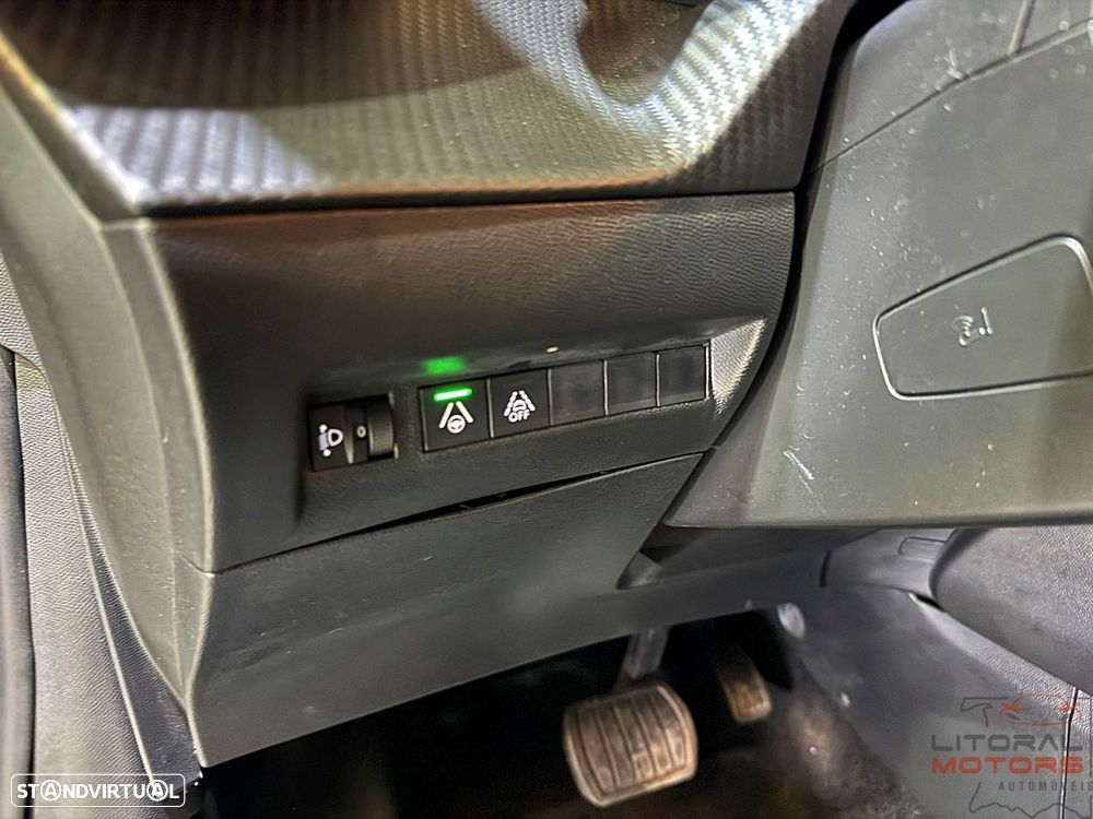Peugeot 208 1.2 PureTech GT EAT8 - 19