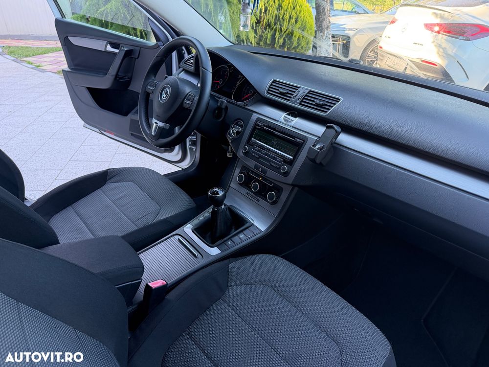 Volkswagen Passat 2.0 Blue TDI SCR Comfortline - 24