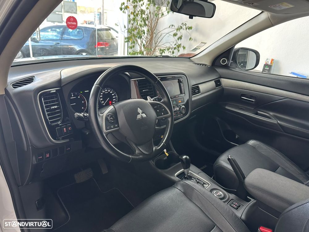 Mitsubishi Outlander 2.2 DI-D 4WD Auto Instyle - 9