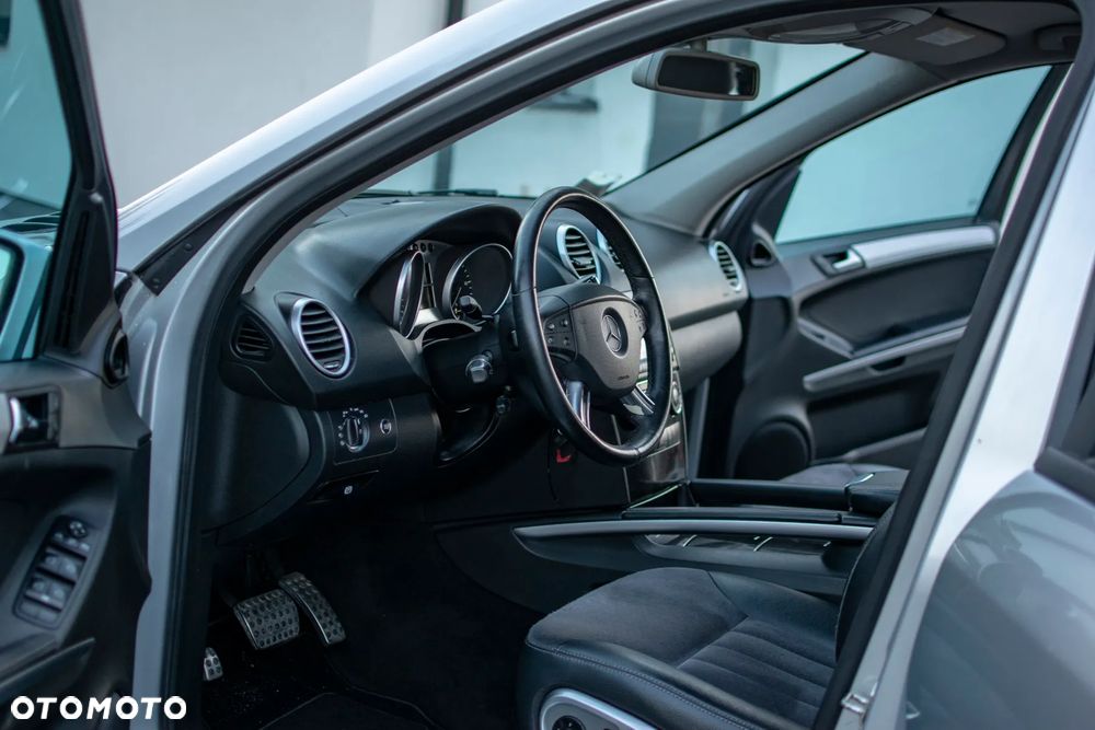 Mercedes-Benz ML - 27