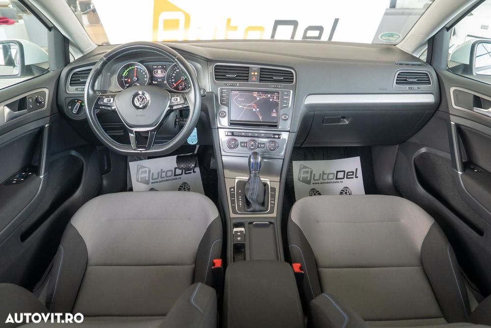 Volkswagen Golf - 17