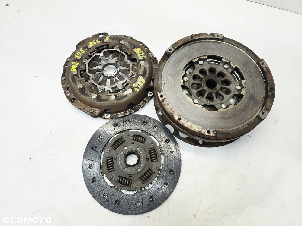 KOŁO DWUMASOWE SPRZĘGŁO AUDI A4 B8 A5 2.0 TDI TFSI 0B2105266S 8/26 - 2