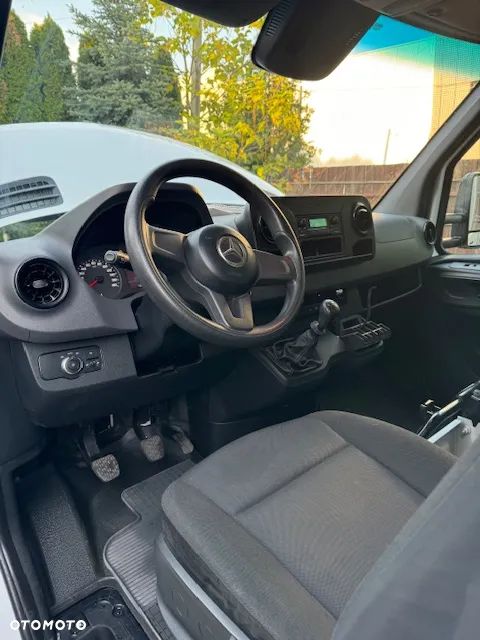 Mercedes-Benz Sprinter - 11