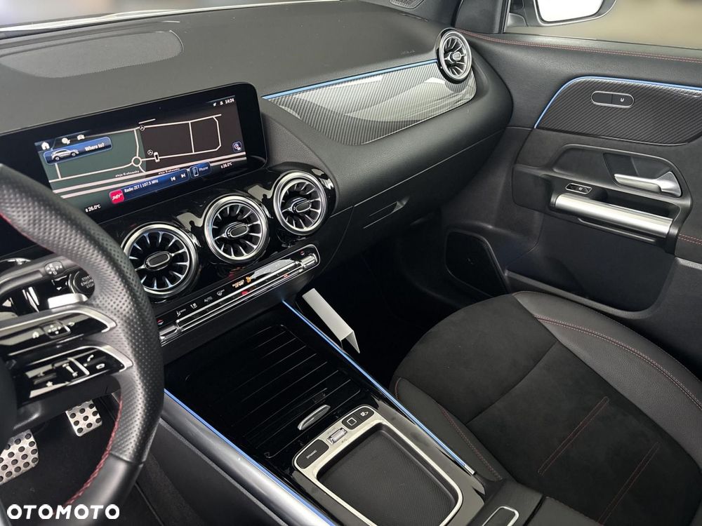 Mercedes-Benz GLA - 14