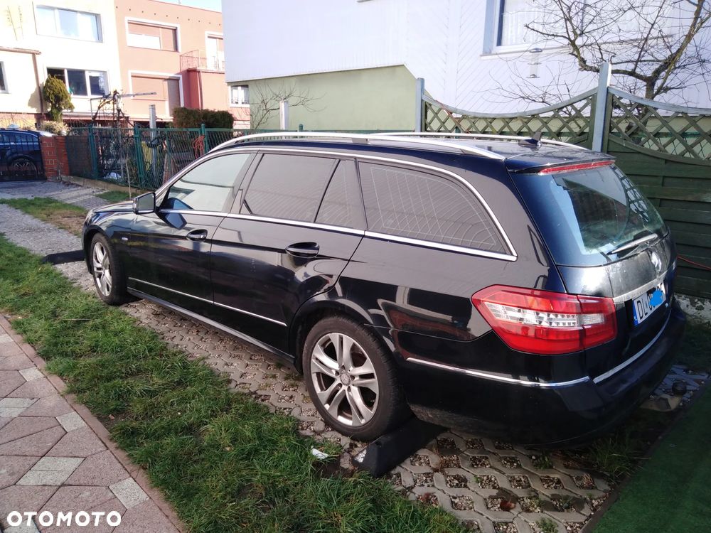 Mercedes-Benz Klasa E 220 CDI DPF BlueEFFICIENCY Automatik Avantgarde - 4