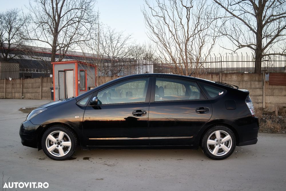 Toyota Prius (Hybrid) Luna - 2