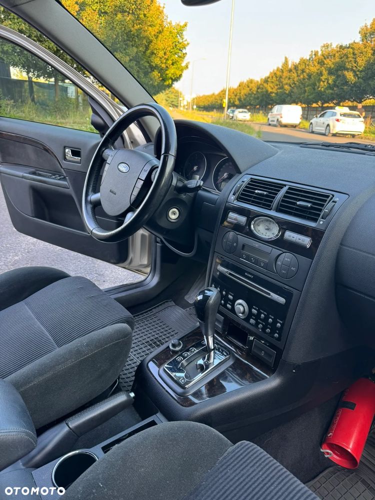 Ford Mondeo - 25