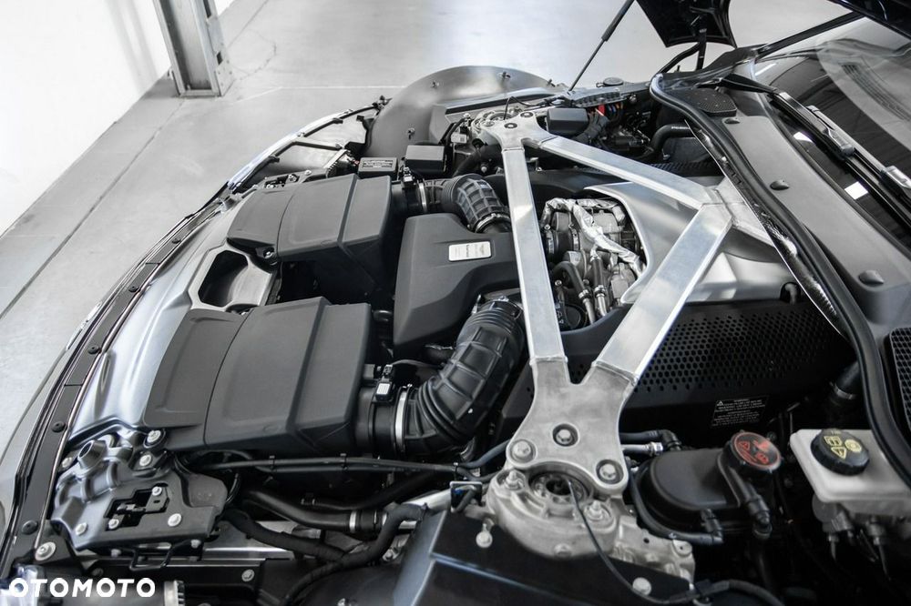 Aston Martin Vantage - 21