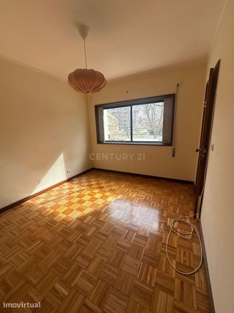 Apartamento t1 para arrendamento com garagem - Grande imagem: 4/12