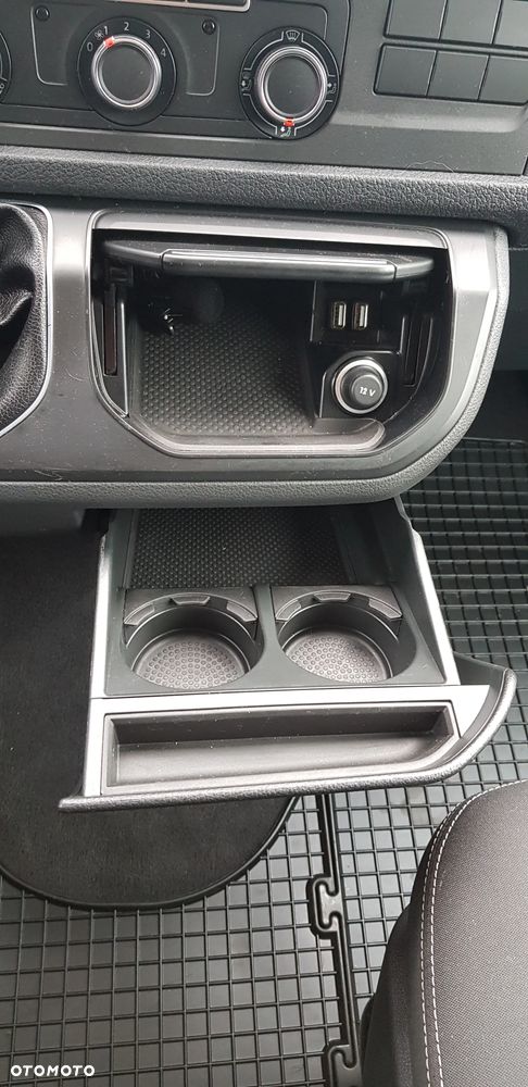 Volkswagen Multivan - 29