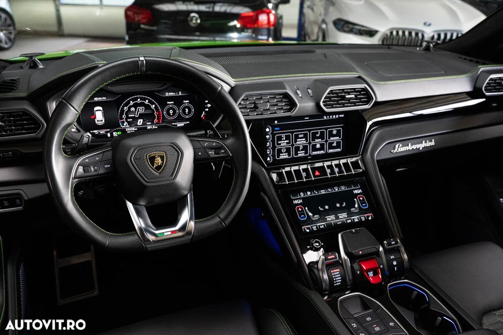 Lamborghini URUS - 33