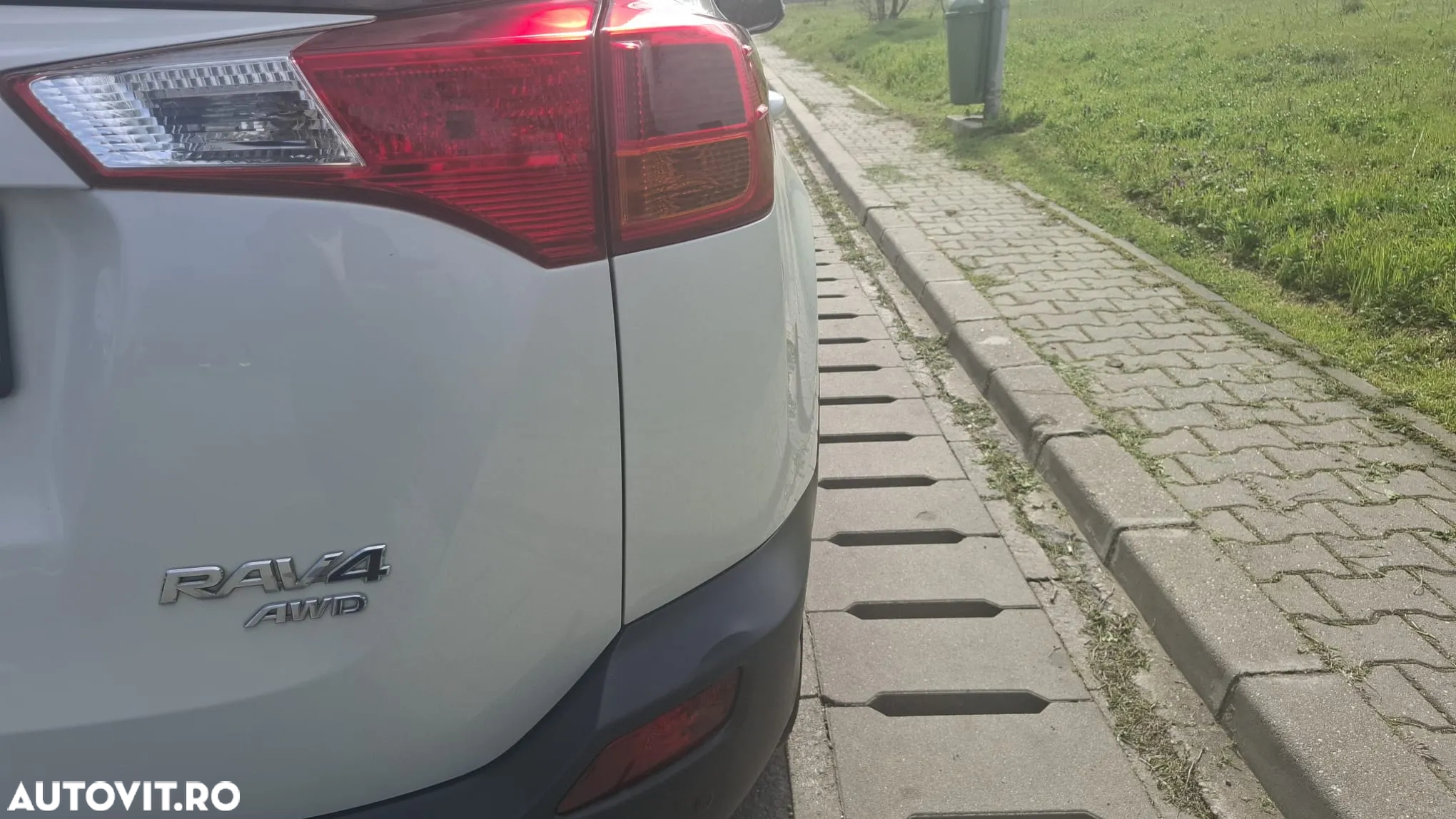 Toyota RAV4 2.2 D-4CAT 4WD Aut Luxury 18" - 7