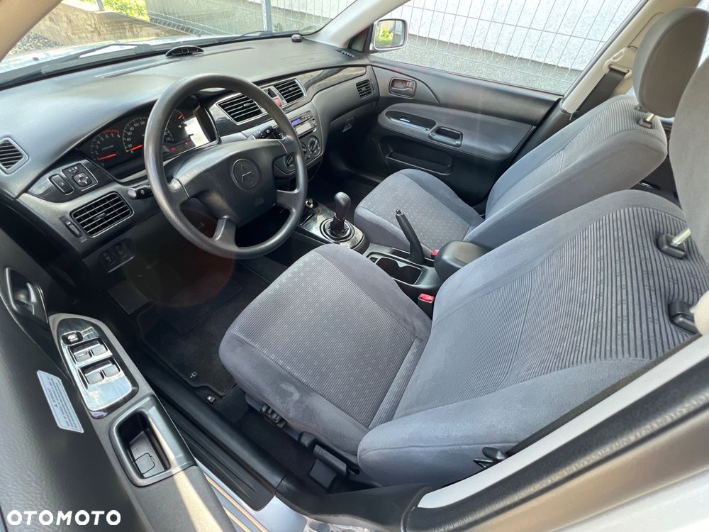 Mitsubishi Lancer 1.6 Intense - 13