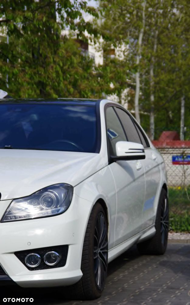 Mercedes-Benz Klasa C 350 BlueEff Avantgarde - 1
