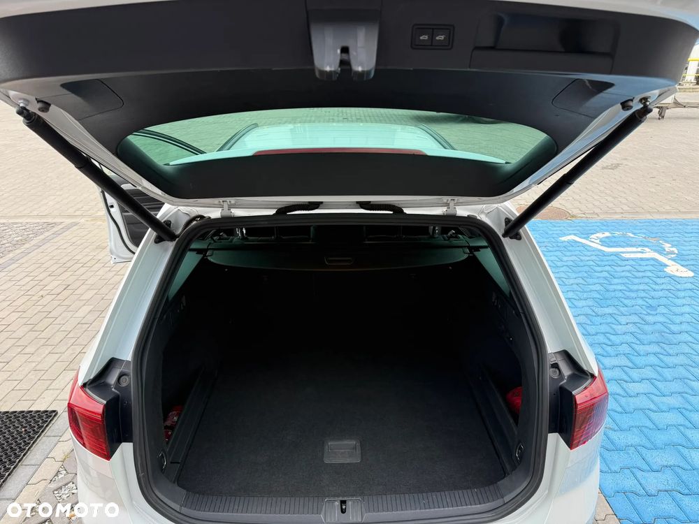 Volkswagen Passat 2.0 TDI SCR DSG Business - 22