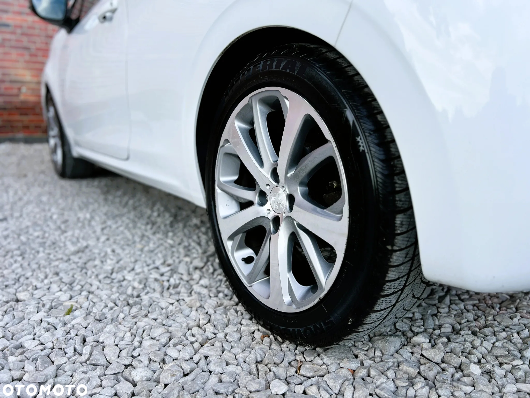 Peugeot 208 1.6 THP Allure - 35
