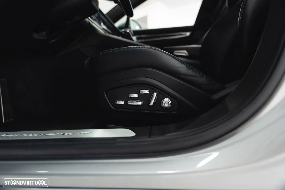 Porsche Panamera Sport Turismo 4 E-Hybrid Edition 10 Anos - 28