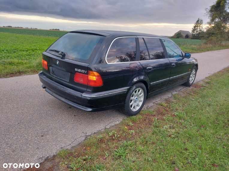 BMW Seria 5 520i - 4