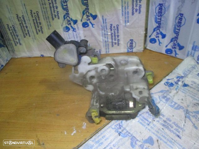 Fecho FEC3592 NISSAN TERRANO 2 1994 FE 2 PINOS - 4