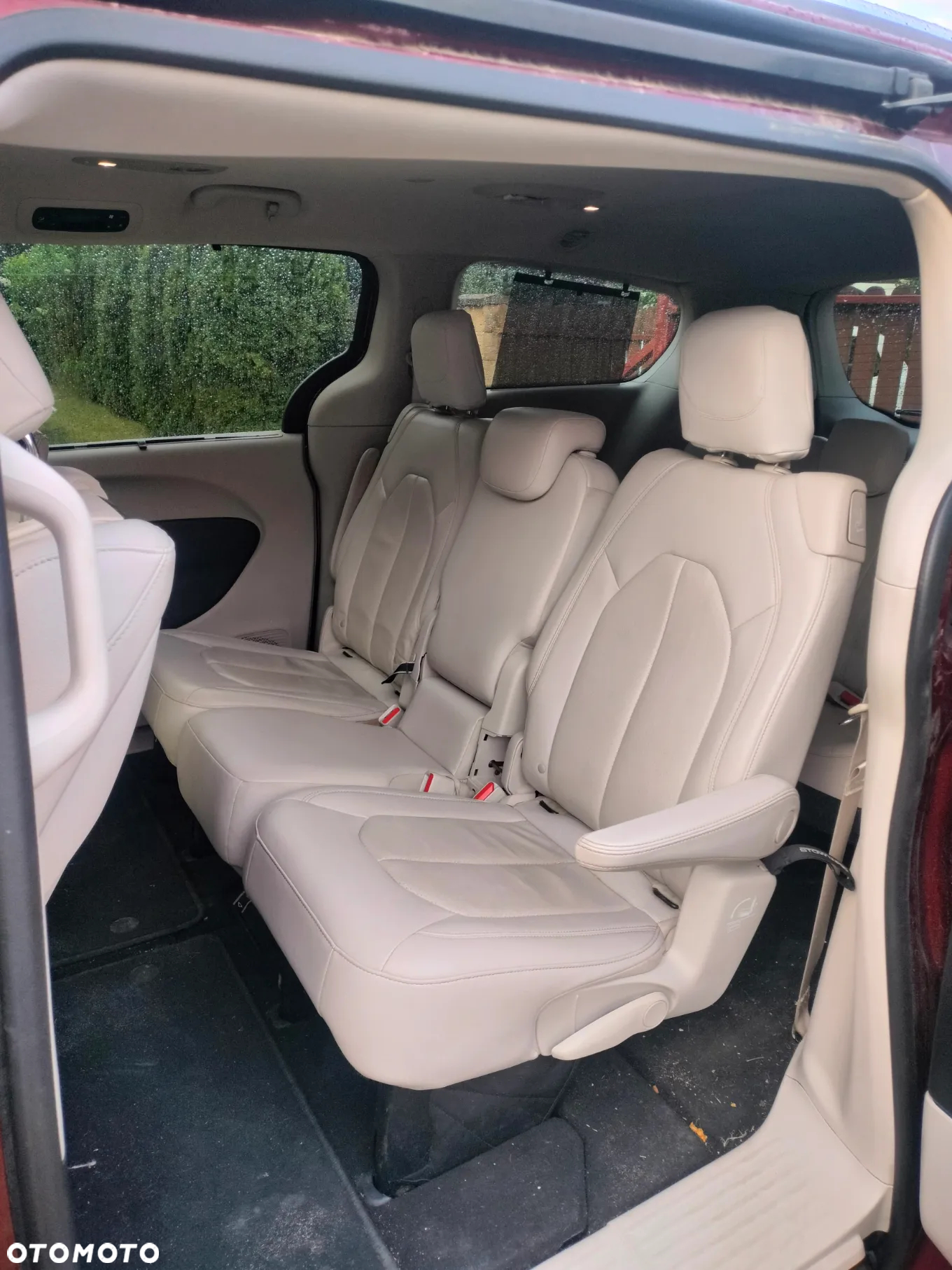 Chrysler Pacifica - 10