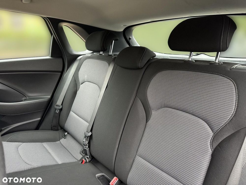 Hyundai i30 1.5 DPI Classic + - 17